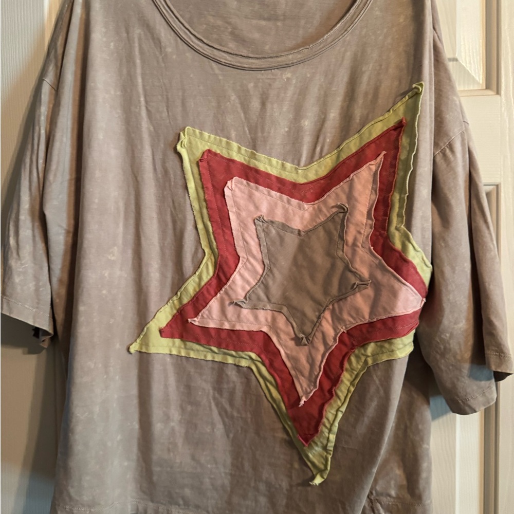 easel Taupe Short Sleeve Tee with Multi-Color Star Patch